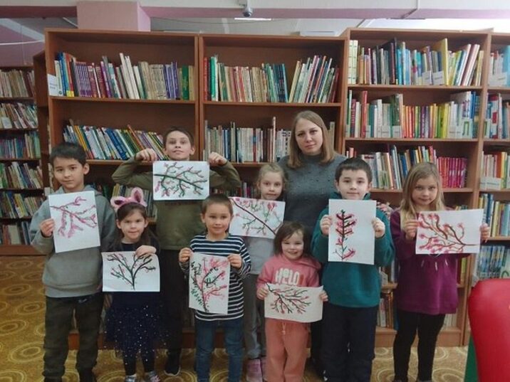 В Рузской библиотеке рисовали веточку сакуры Новости Рузы 