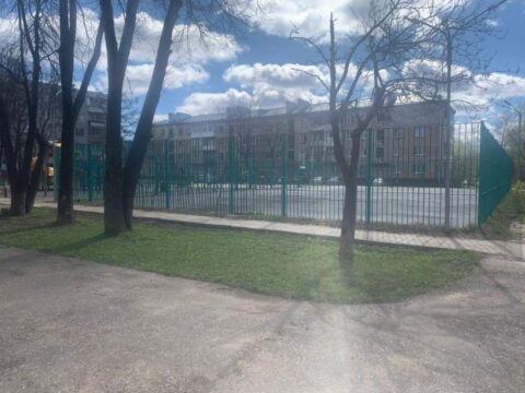Ограждение теннисного корта восстановили на улице Федеративной Новости Рузы 
